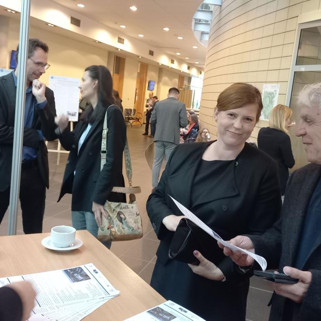 Zdjęcie gości dnia nauki politechniki poznańskiej przy stoisku projektu BAS4SC