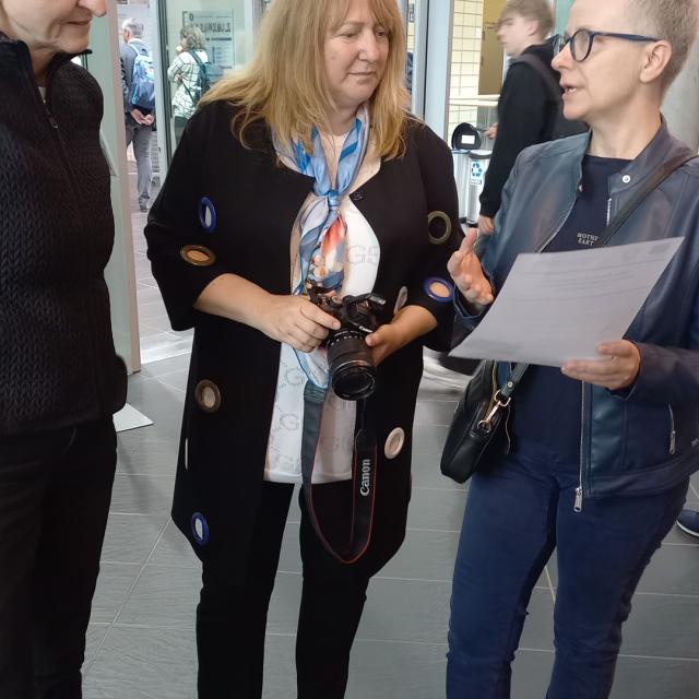 Zdjęcie gości dnia nauki politechniki poznańskiej przy stoisku projektu BAS4SC