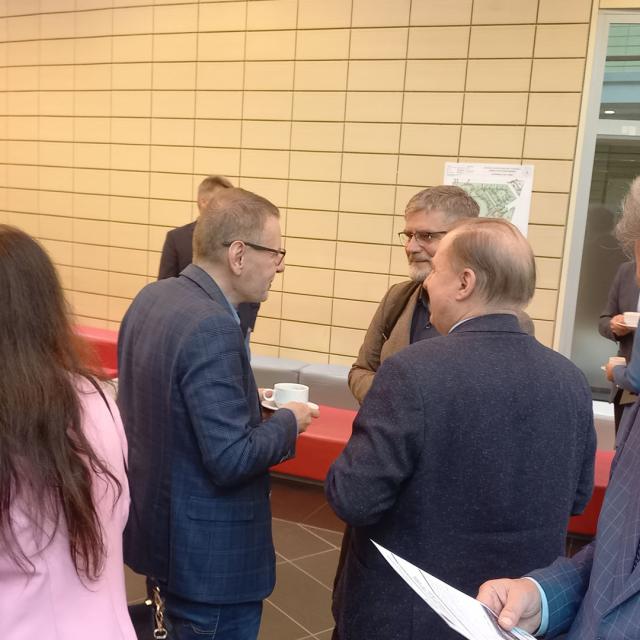 Zdjęcie gości dnia nauki politechniki poznańskiej przy stoisku projektu BAS4SC