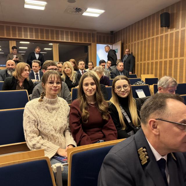 Zdjęcie studenów i pracowników Inżynierii Bezpieczeństwa podczas Konferencji "Bezpieczana budowa - czy to możliwe?""