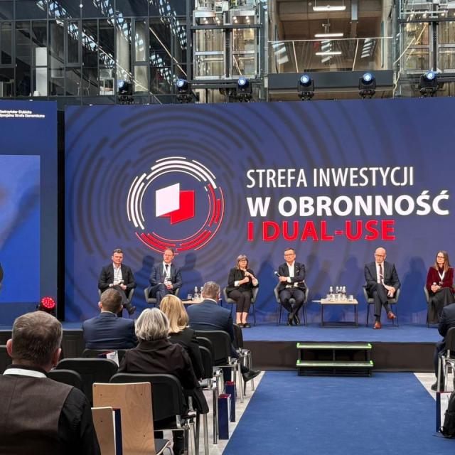 Wystąpienie dr hab. inż. Ewy Więcek-Janki, prof. PP, podczas debaty "Technologie i specjalizacje o najwyższym potencjale dla przemysłu obronnego" w trakcie konferencji "Strefa inwestycji w obronność i Dual-Use"