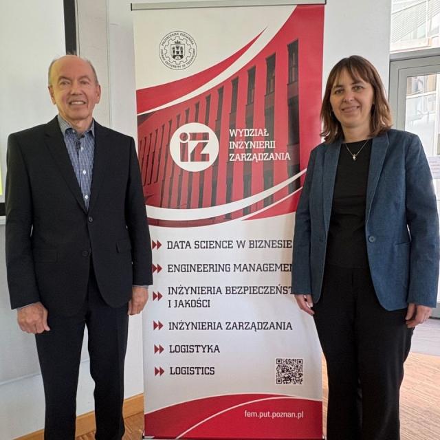 prof. Waldemar Karwowski z prodziekan dr hab. inż. Beatą Mrugalską