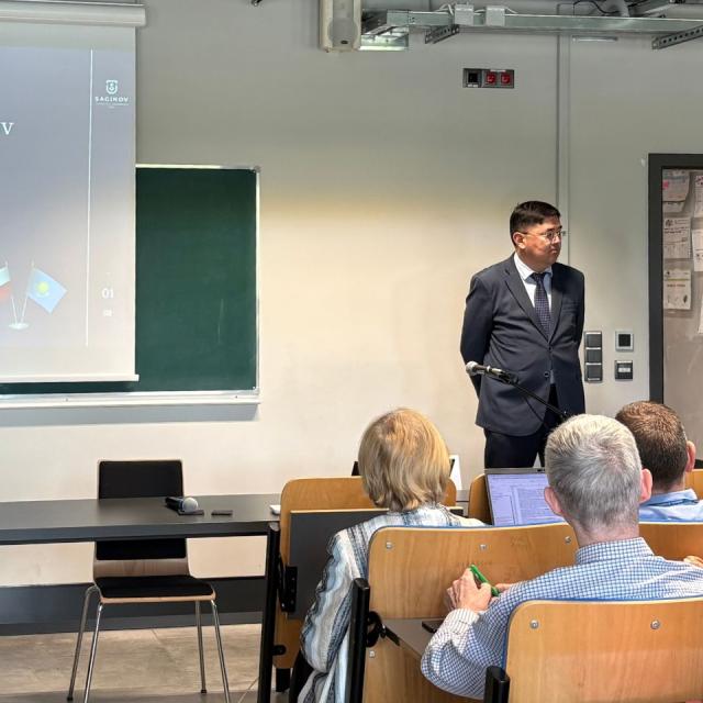 seminarium naukowe 09.06.2026 - przedstawienie gościa, prof. Abaya Kalykova